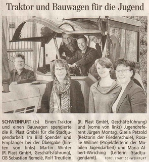 Traktor und Bauwagen für die Jugend